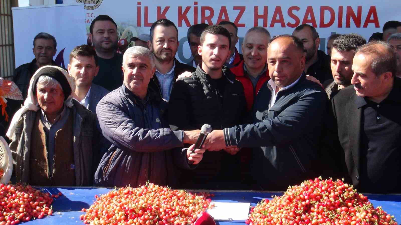 İlk kirazın kilosu 3 bin 500 TL’den satıldı