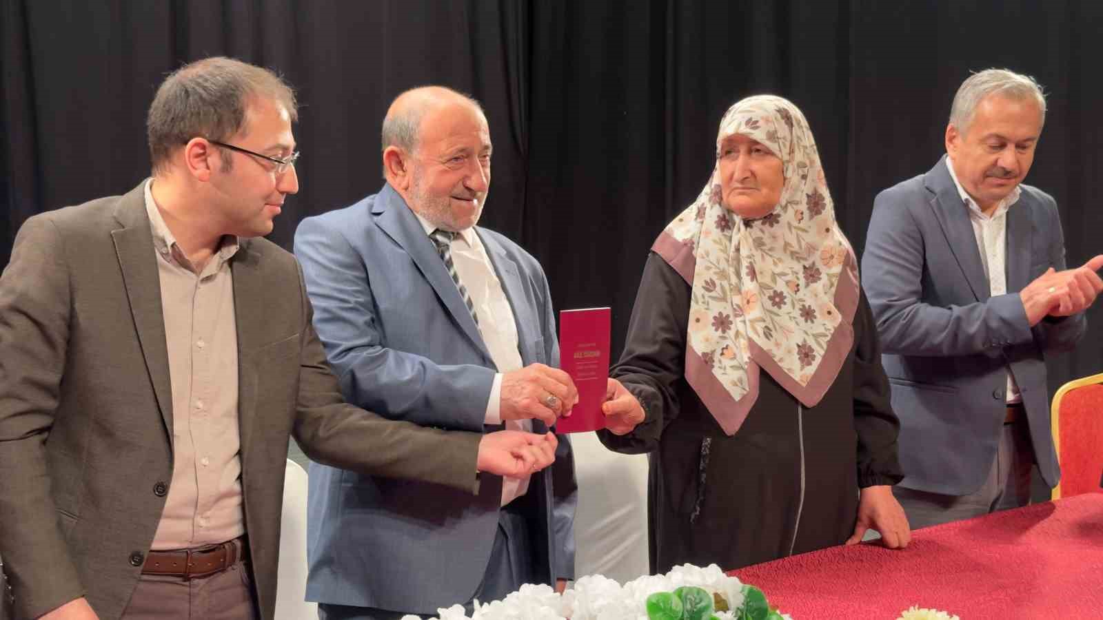 Huzurevinde dünya evine girdiler