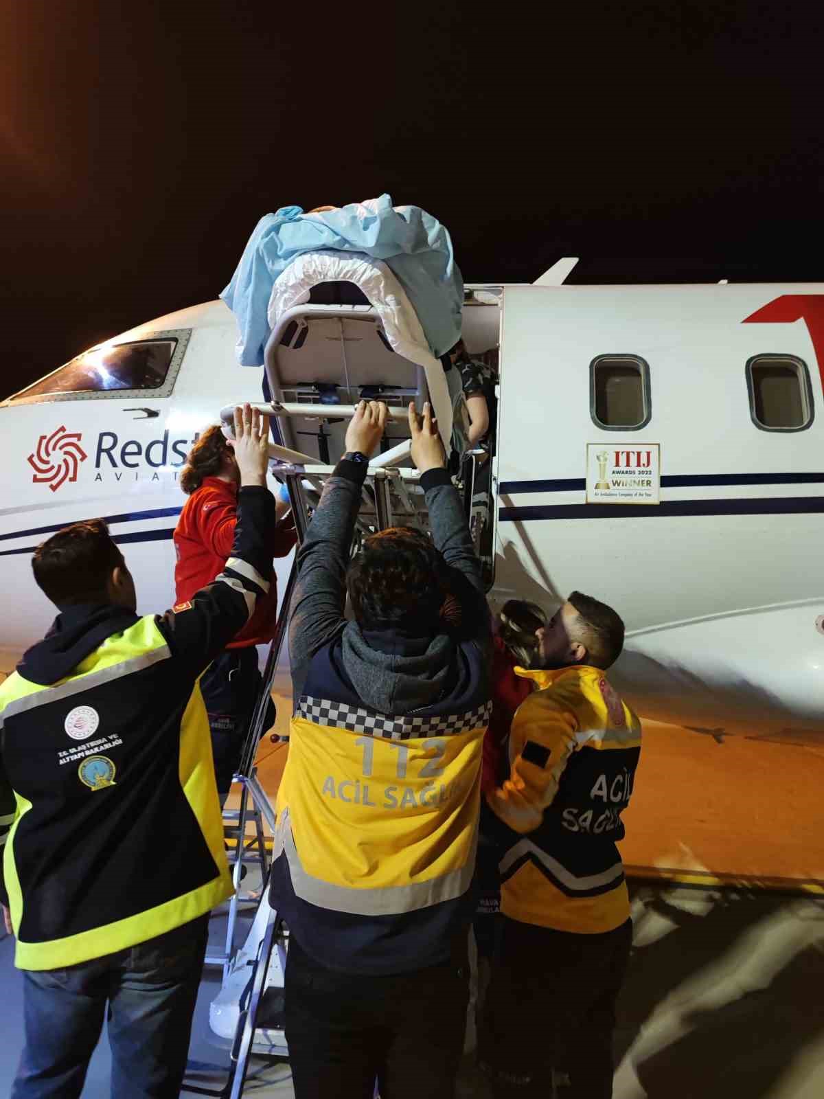 Kalp yetmezliği bulunan hasta, uçak ambulans ile sevk edildi