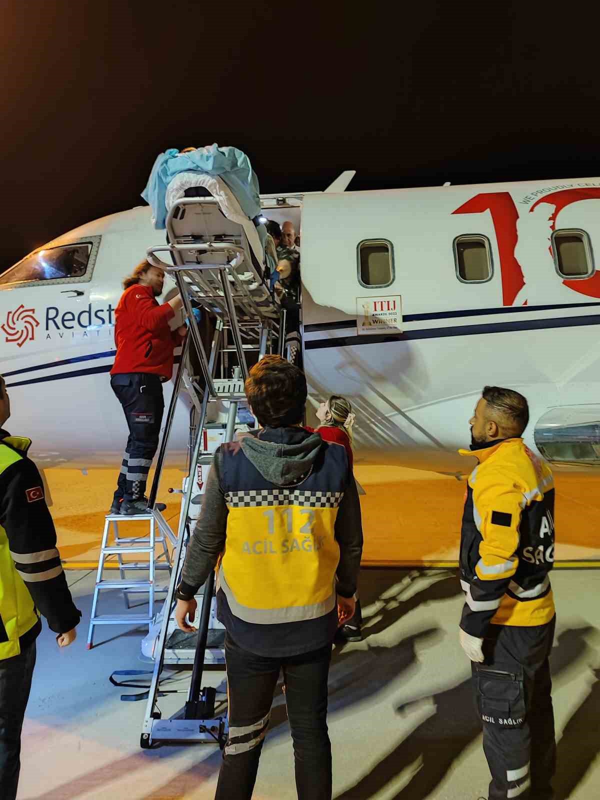 Kalp yetmezliği bulunan hasta, uçak ambulans ile sevk edildi