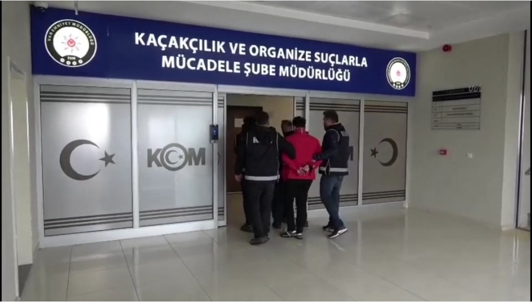 Van’da 13 adreste çok sayıda silah ve mühimmat ele geçirildi