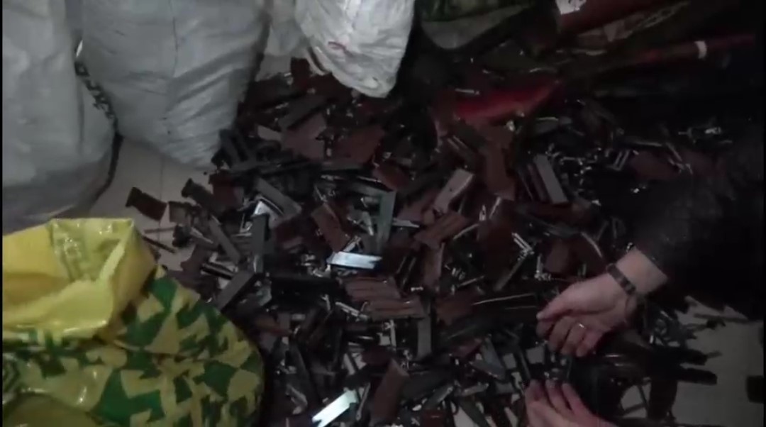 Van’da 13 adreste çok sayıda silah ve mühimmat ele geçirildi