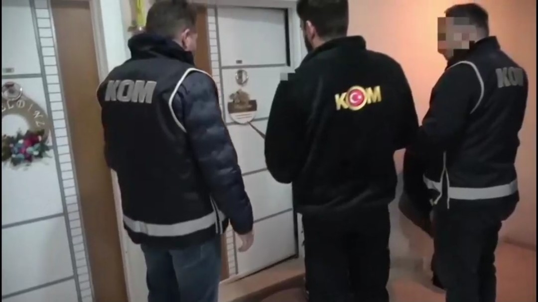 Van’da 13 adreste çok sayıda silah ve mühimmat ele geçirildi