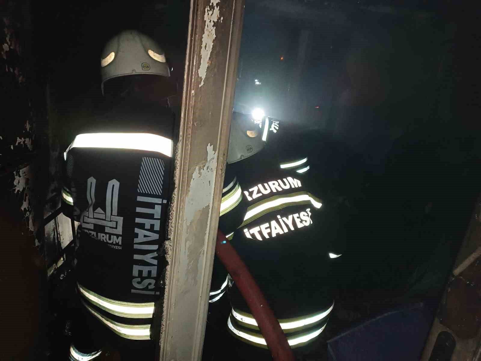 Boşanma aşamasındaki eşinin evini ateşe verdi