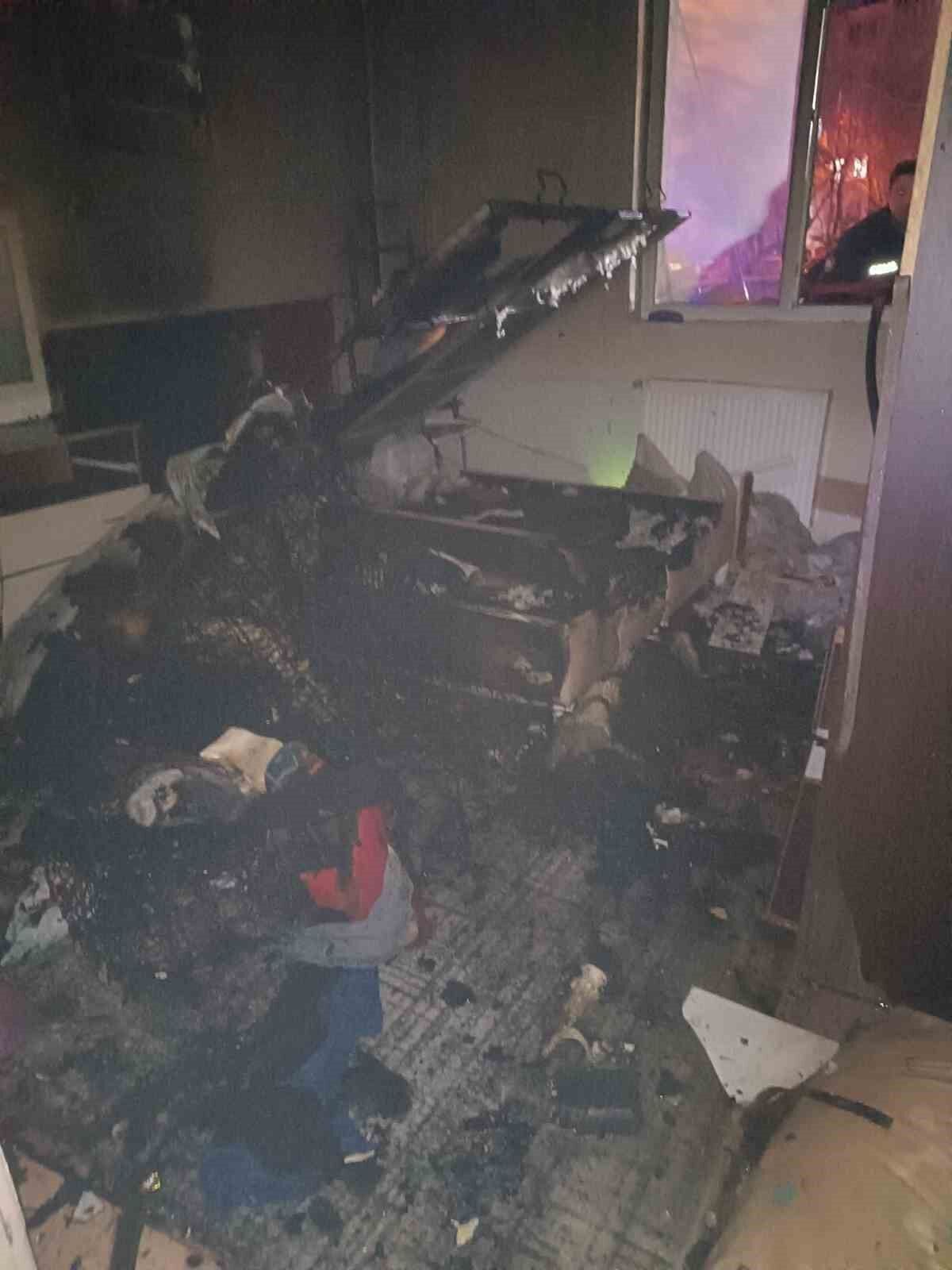 Boşanma aşamasındaki eşinin evini ateşe verdi