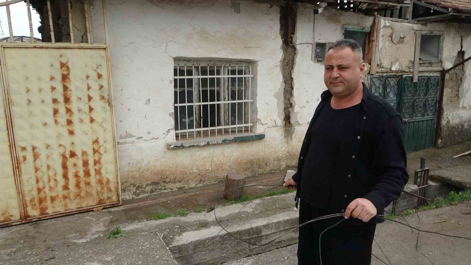 Ahırda dehşet: Onlarca büyükbaş hayvan akıma kapıldı, 4’ü telef oldu