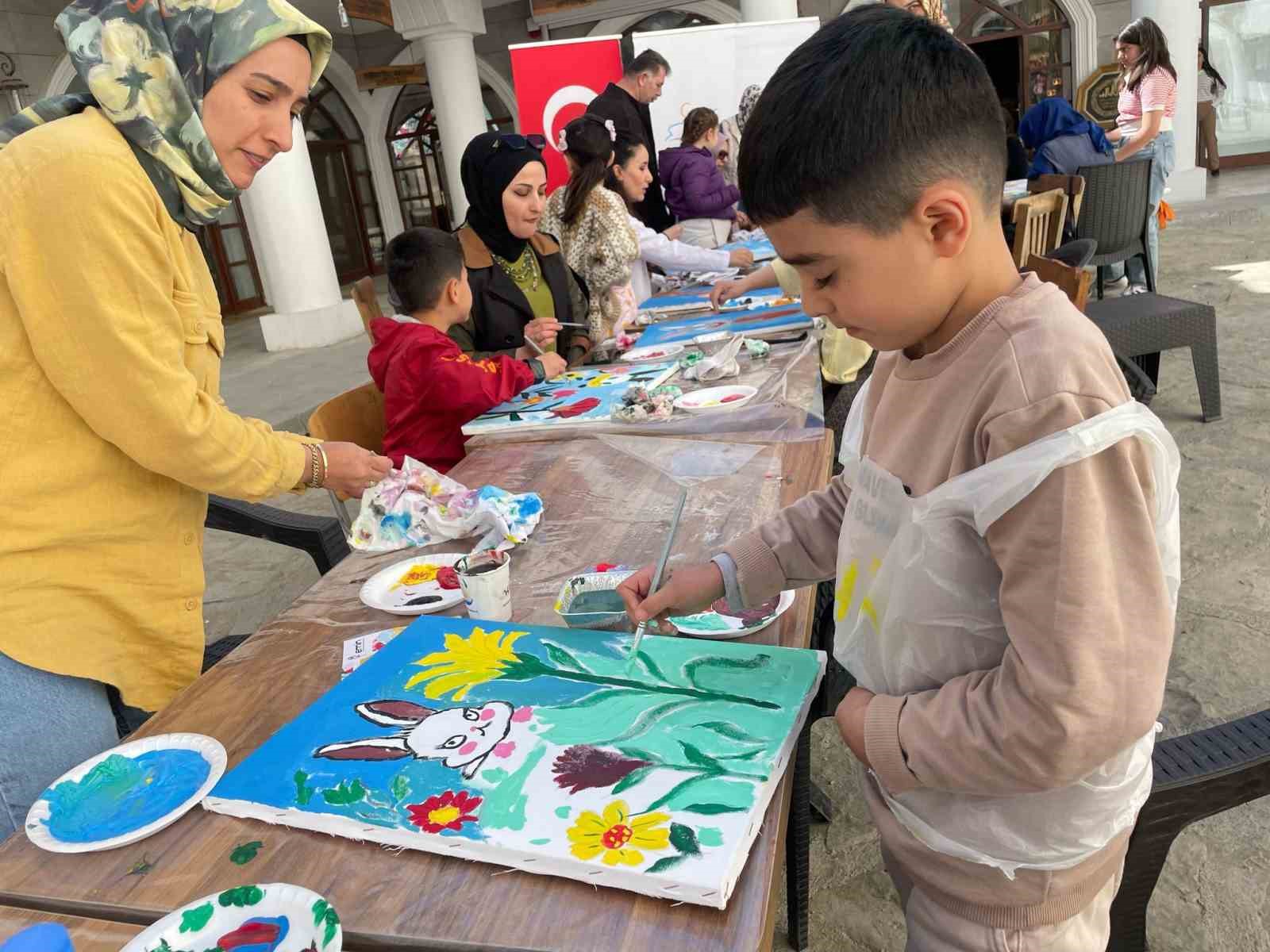 Van Büyükşehir Belediyesinden çocuklara ve annelerine özel atölye