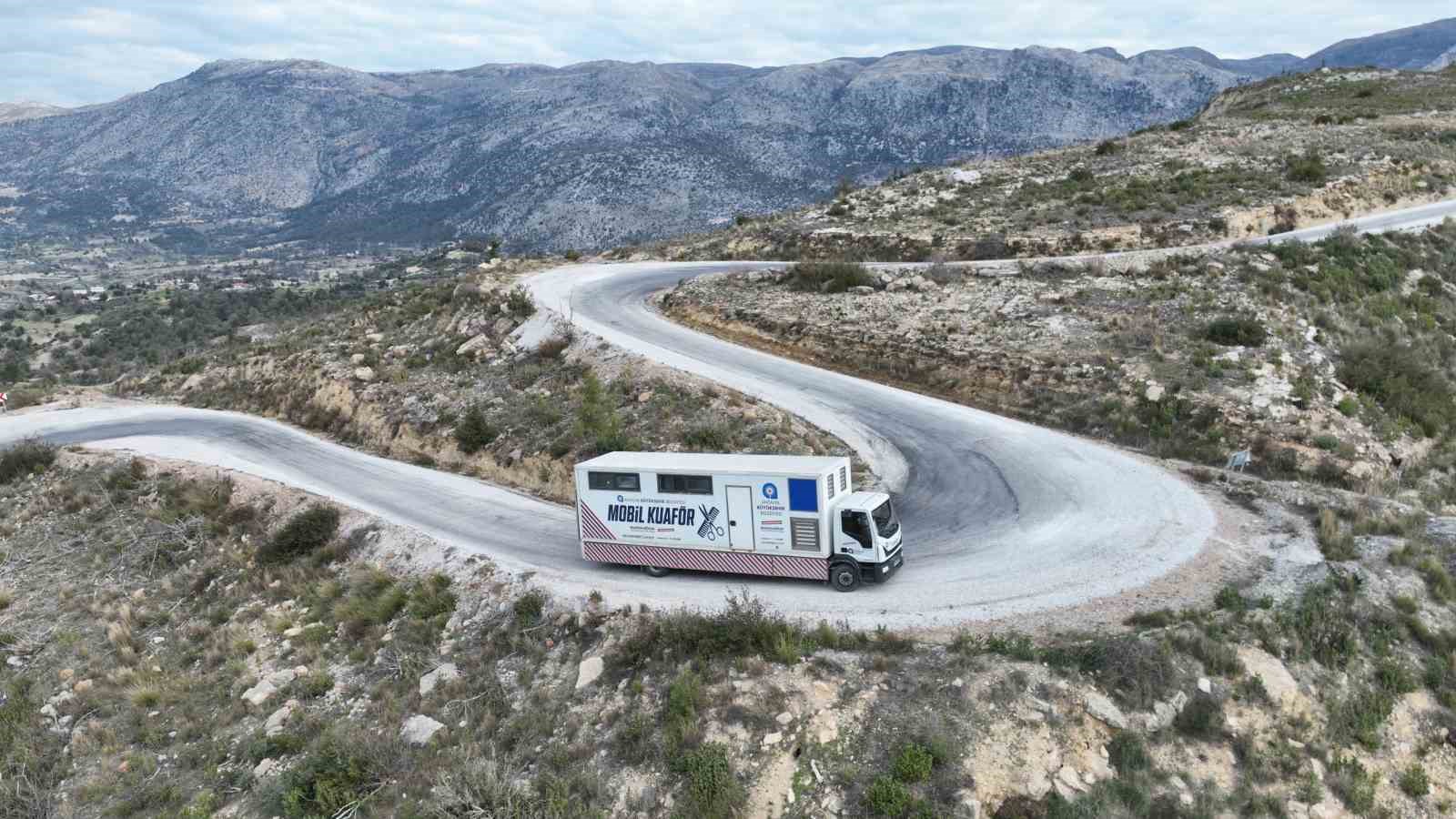 Mobil Kuaför Tırı kırsaldaki mahalleleri dolaşıyor