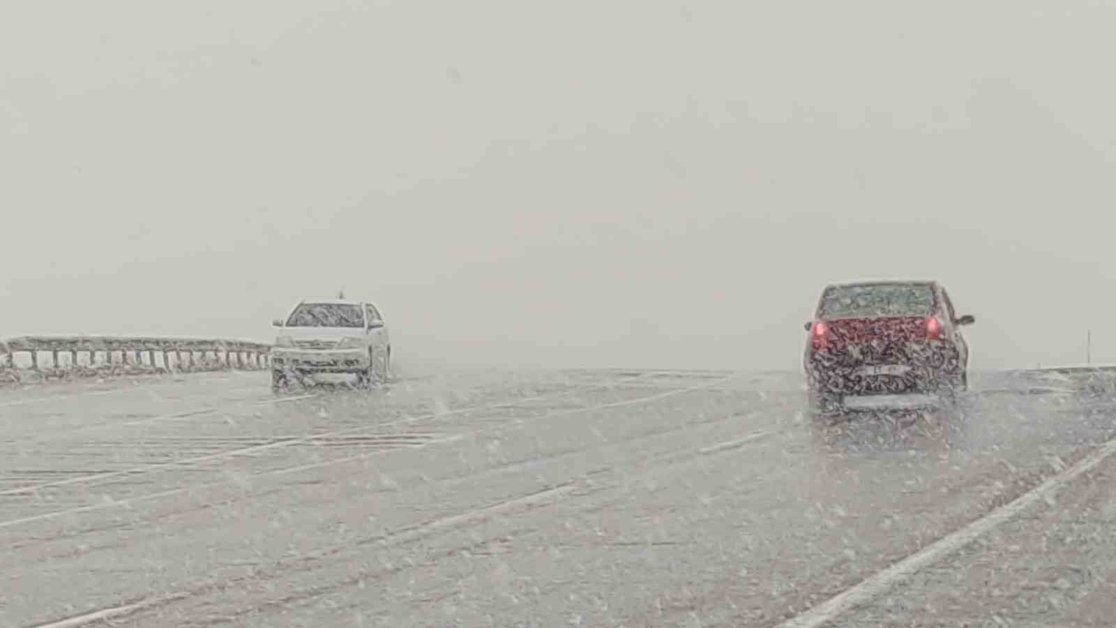 Van’da kar yağışı ve sis Kurubaş Geçidi’nde etkili oluyor