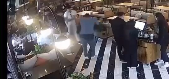 Elazığ’da 2 kişinin yaralandığı silahlı saldırı kamerada