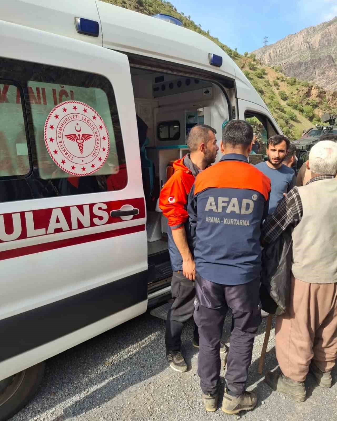 Hakkari’de dağda mahsur kalan genç, AFAD tarafından kurtarıldı