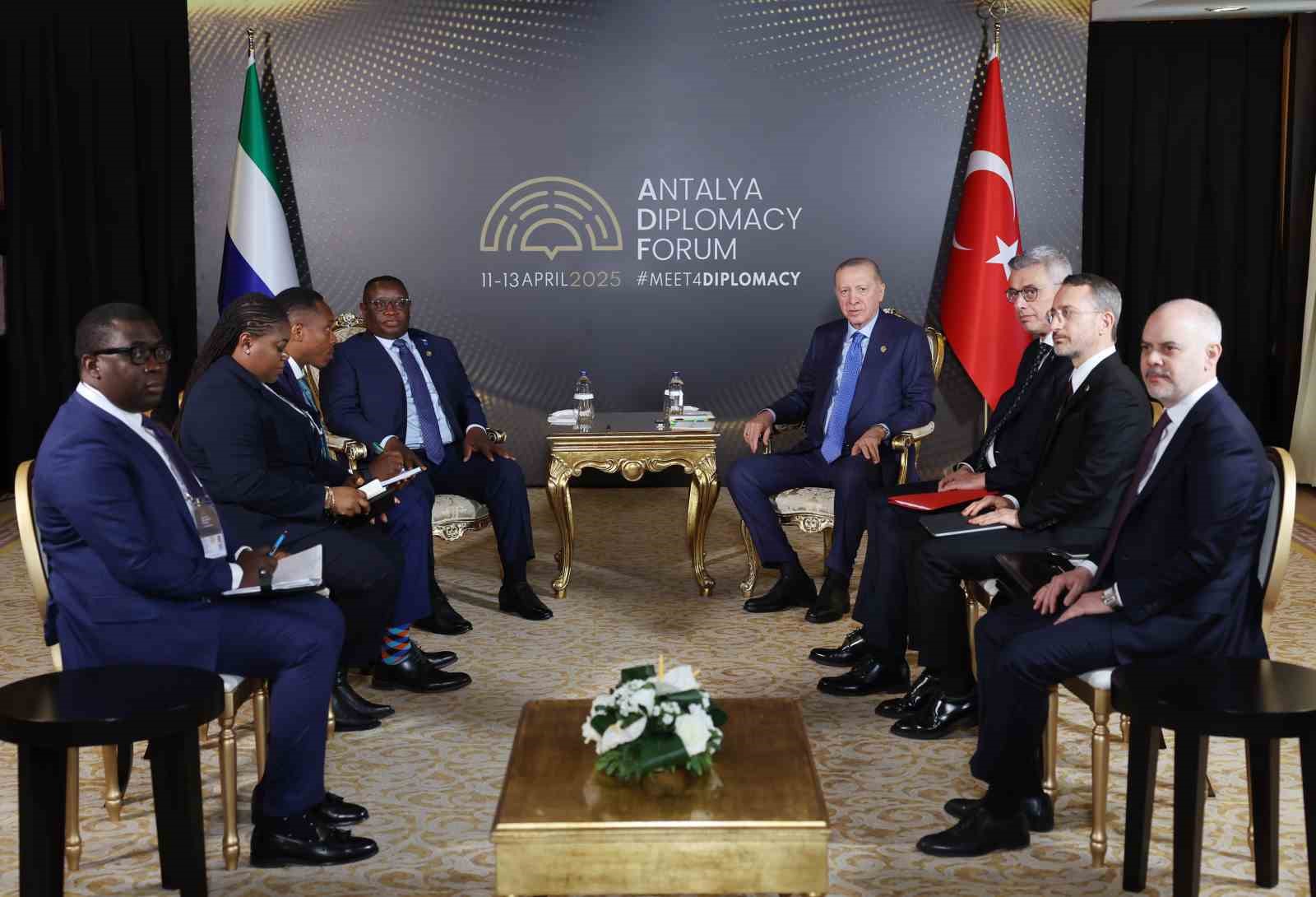 Cumhurbaşkanı Erdoğan’dan ADF’de kritik temaslar