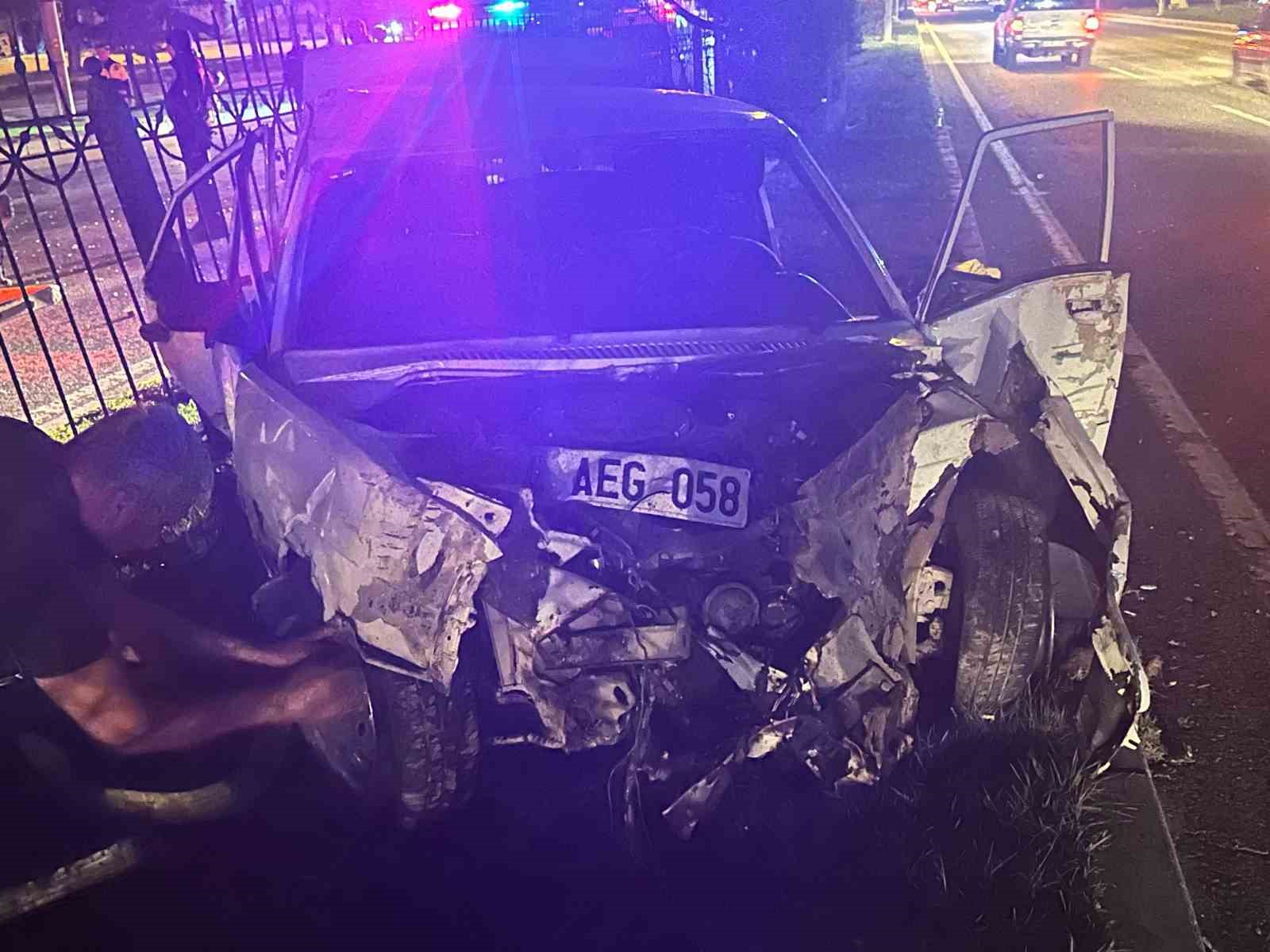 Malatya’da kontrolden çıkan Fiat Tofaş otomobil ortalığı savaş alanına çevirdi: 4 yaralı