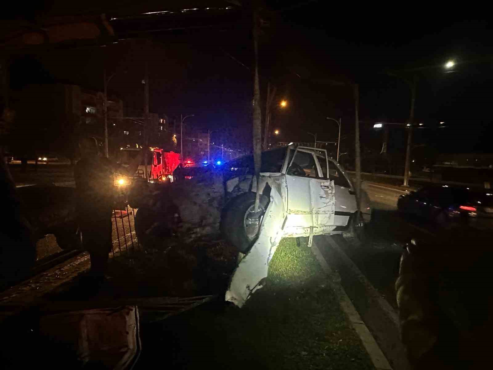 Malatya’da kontrolden çıkan Fiat Tofaş otomobil ortalığı savaş alanına çevirdi: 4 yaralı