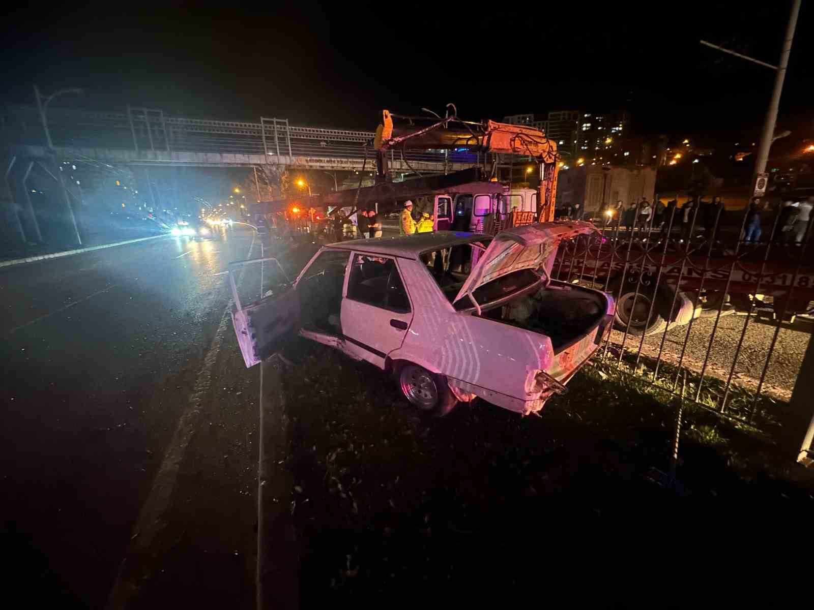 Malatya’da kontrolden çıkan Fiat Tofaş otomobil ortalığı savaş alanına çevirdi: 4 yaralı