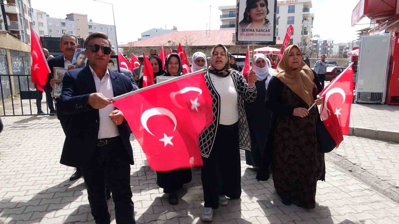 Vanlı annelerin evlat nöbeti 99’uncu haftasında