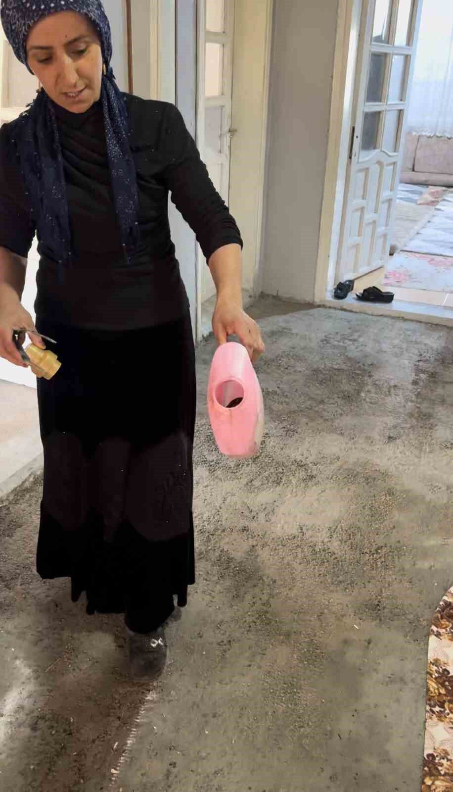 Hakkarili aile iki yıldır yılanlarla yaşıyor