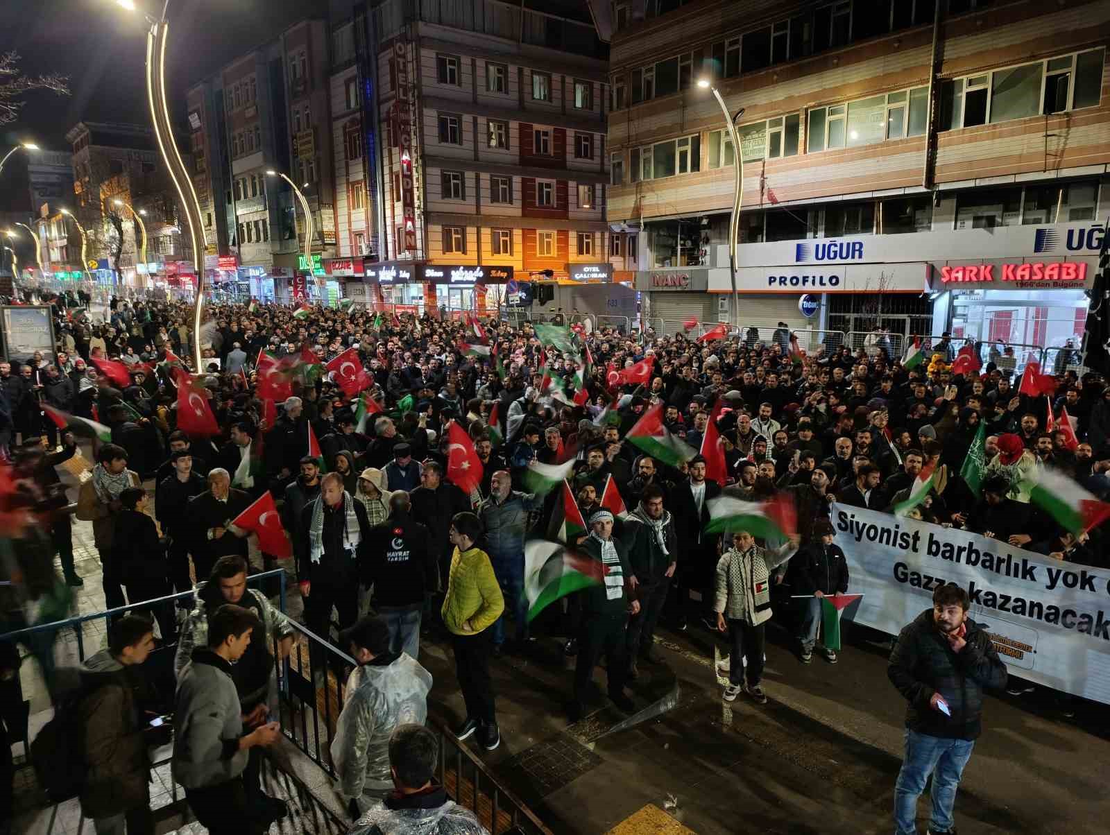 Van’da İsrail’in Gazze’ye yönelik saldırıları protesto edildi
