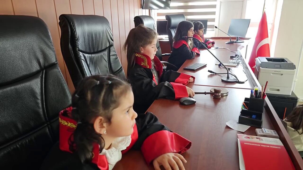 23 Nisan’da çocuklardan hem güldüren hem düşündüren klip