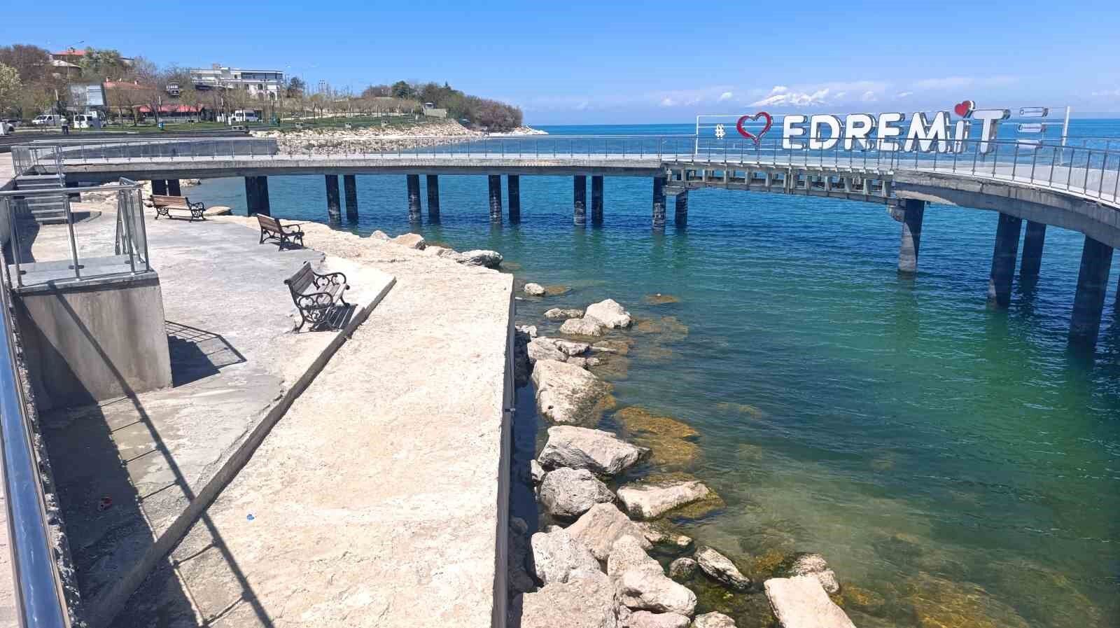 Nisan yağmurları yeterli olmadı: Van Gölü’nde çekilme sürüyor