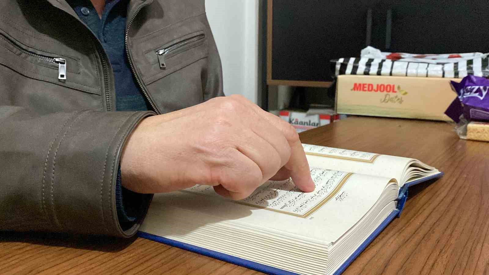 Görme engelli 65 yaşındaki hafızın hayatı, çocukluk yıllarında Kur’an-ı Kerim’i ezberlemesiyle düzene girdi