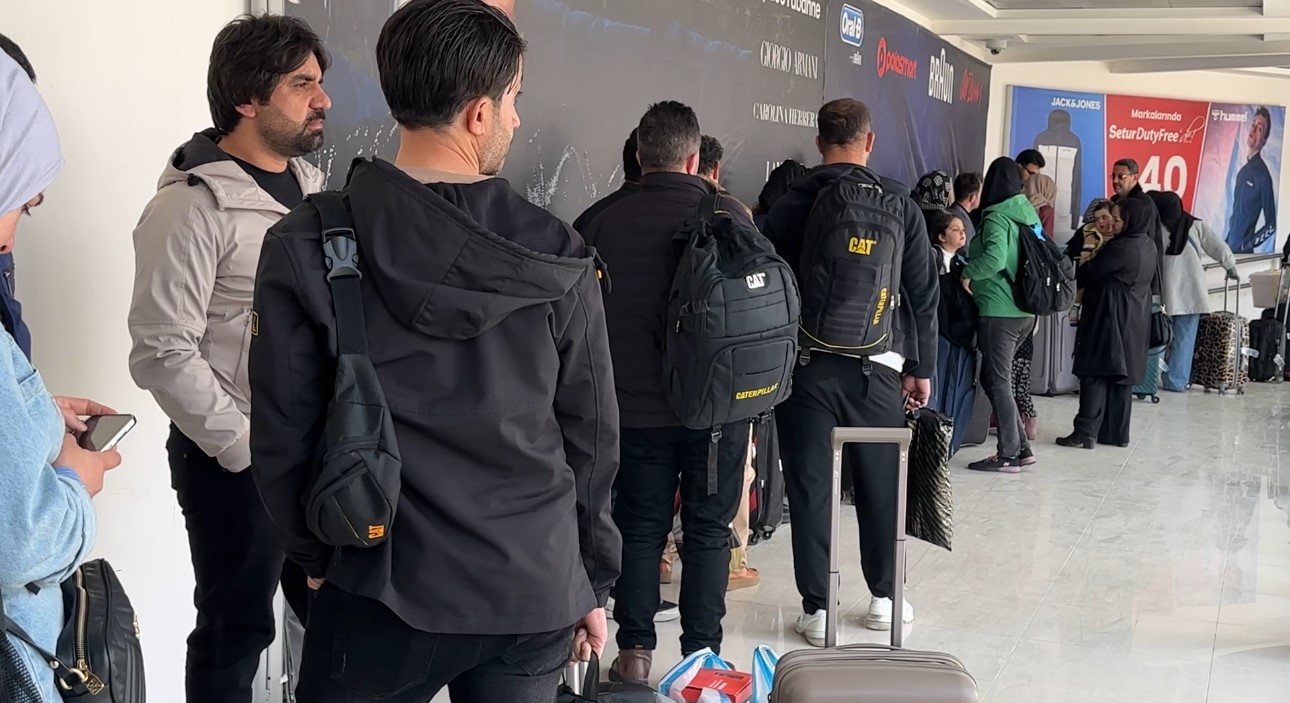 İranlılar Esendere Gümrük Kapısı’nda yoğunluk oluşturdu