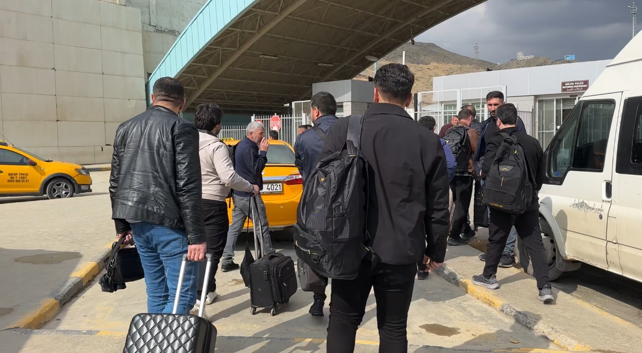 İranlılar Esendere Gümrük Kapısı’nda yoğunluk oluşturdu