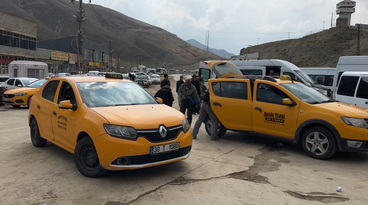 İranlılar Esendere Gümrük Kapısı’nda yoğunluk oluşturdu