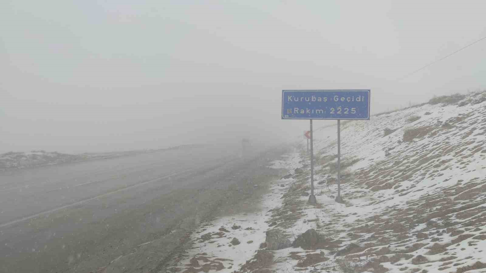 Van’da Nisan karı yağmaya devam ediyor