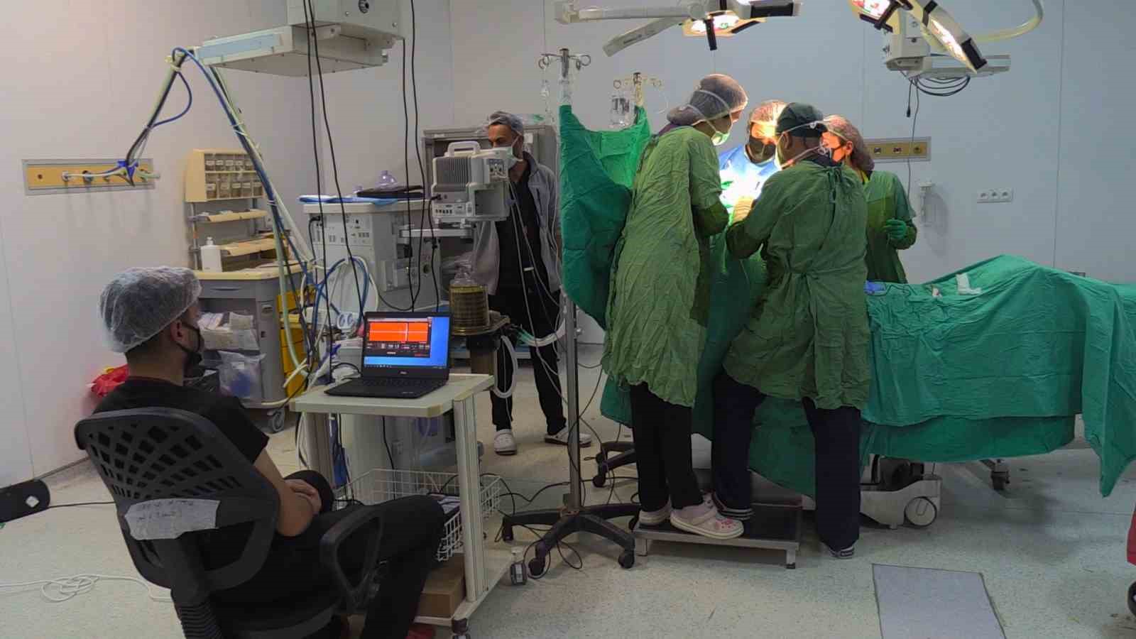 Van’da tiroid ameliyatındaki risk teknolojiyle aşıldı