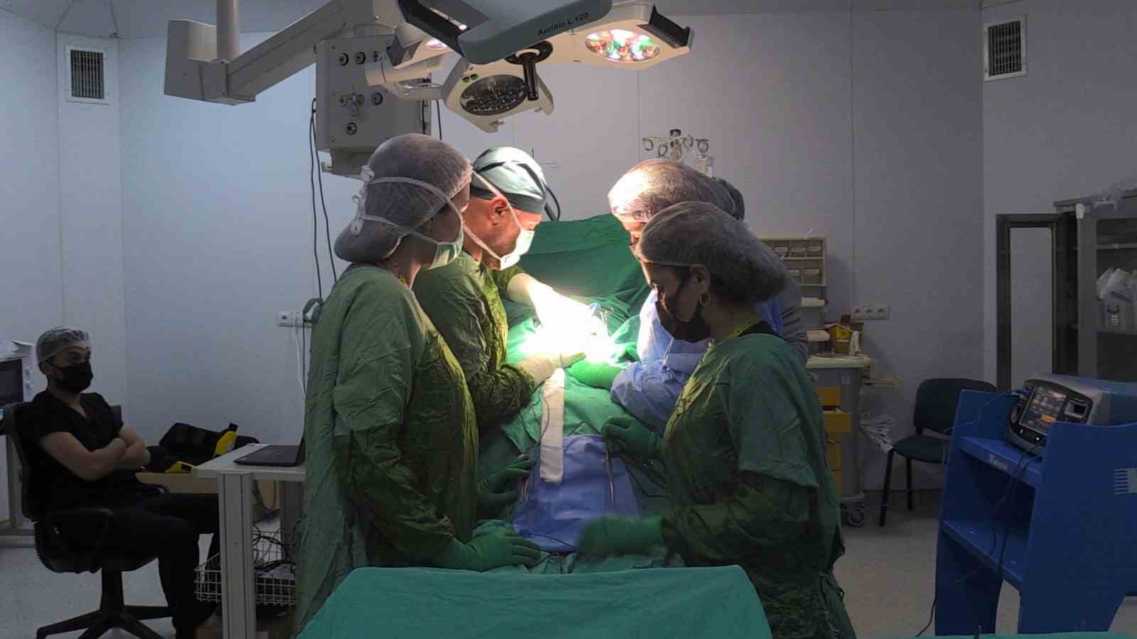 Van’da tiroid ameliyatındaki risk teknolojiyle aşıldı