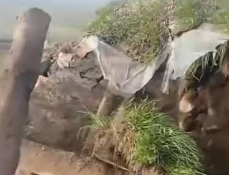 Kars’ta ahır çöktü: Büyükbaş hayvanlar telef oldu