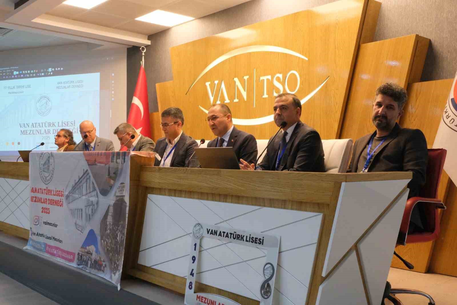 Van Atatürk Lisesi mezunları geçmişle geleceği buluşturdu