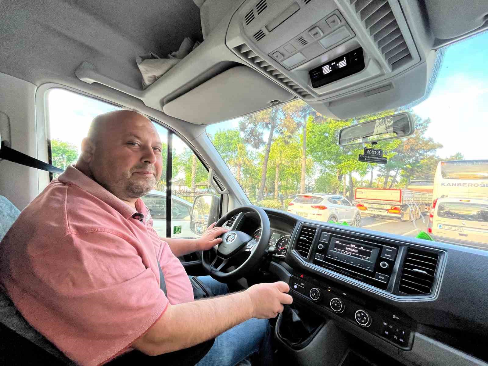 Gurbetten sıla yolu: Berlin’de 16 yıl taksicilik yaptı, memleketine dönünce dolmuşun koltuğuna oturdu