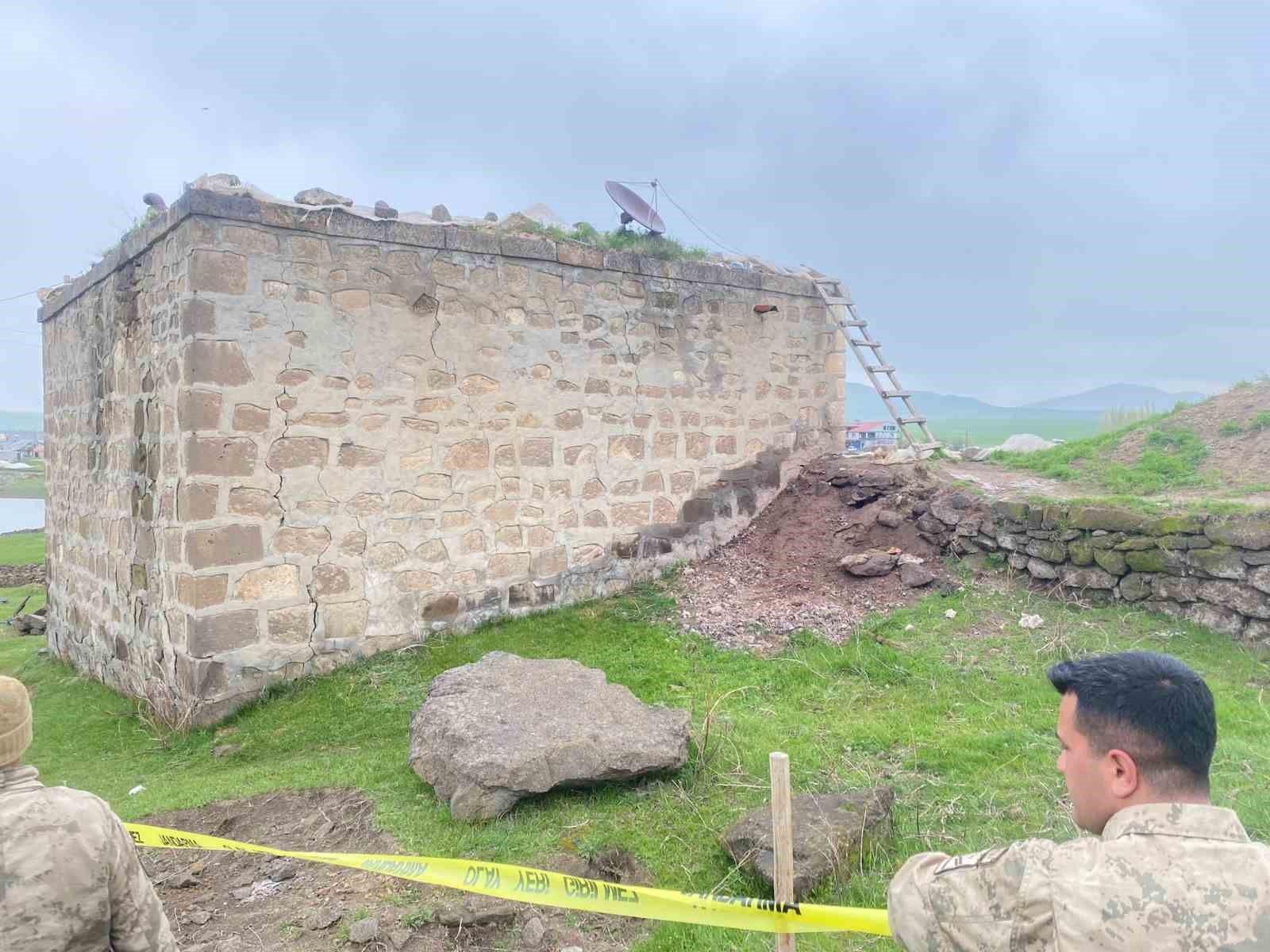 Muş’ta evin tavanı çöktü: 1 ölü