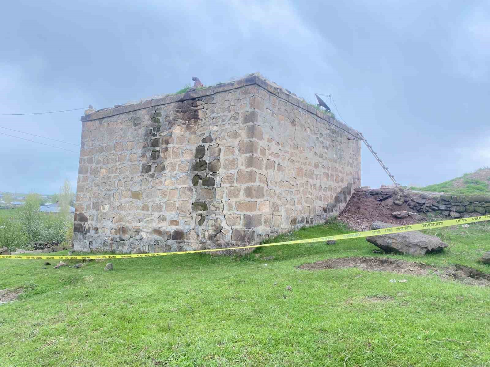 Muş’ta evin tavanı çöktü: 1 ölü