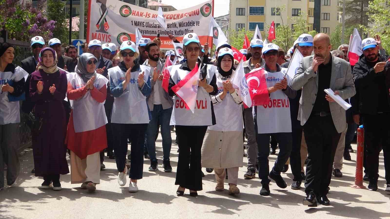 Van’da işten çıkarılan işçilerin buruk ‘1 Mayıs’ kutlaması