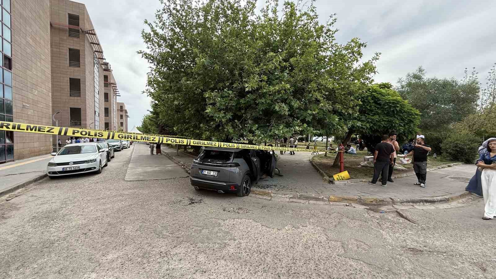 Hastane bahçesinde fren yerine gaza basıldı: 1 ölü, 1 yaralı