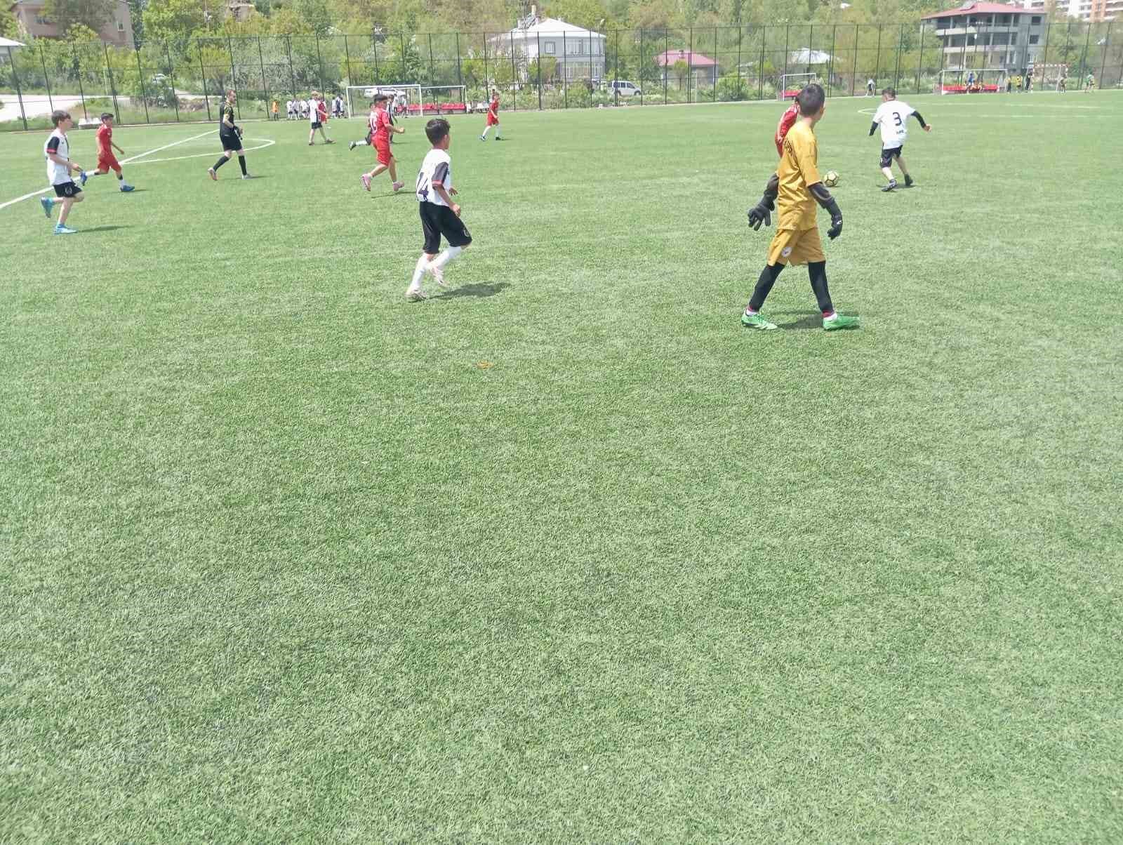 Özalp Gençlikspor U12 Futbol Takımı şampiyon oldu