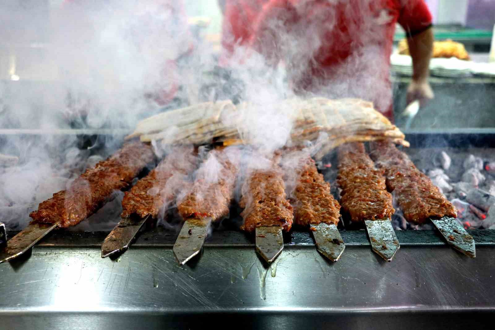Kebap konusunda meydan okuyanlara Adanalılar resti çekti