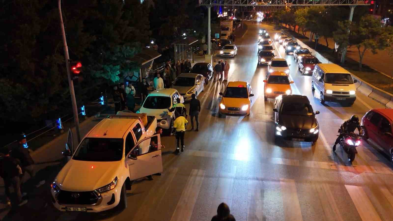 Alkollü genç şehirde kabus yaşattı: Patronunu ve servis şoförünü gasp etti, kaza üstüne kaza yaptı