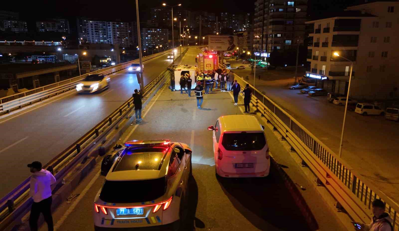 Alkollü genç şehirde kabus yaşattı: Patronunu ve servis şoförünü gasp etti, kaza üstüne kaza yaptı