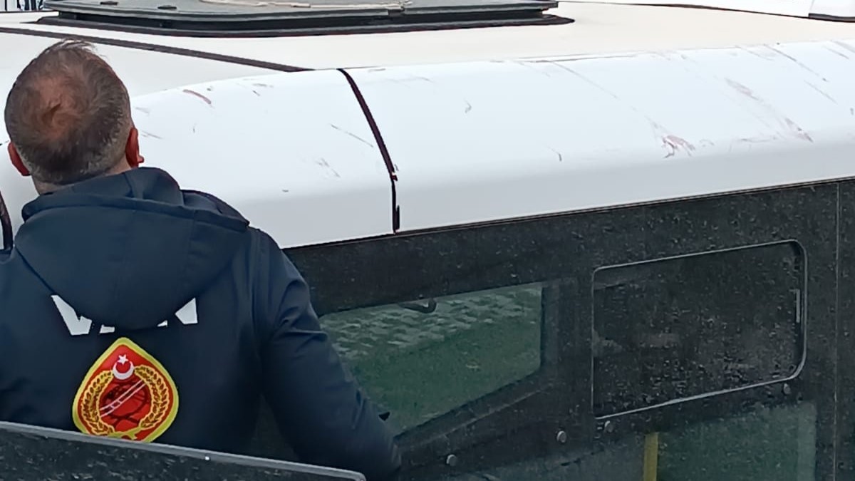 Van itfaiyesi fırtınaya karşı gece boyu seferber oldu