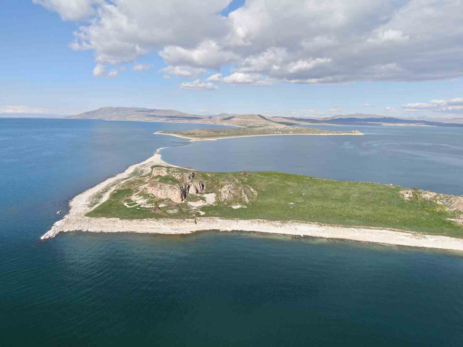 Doğaseverlerin yeni rotası Çarpanak yarımadası