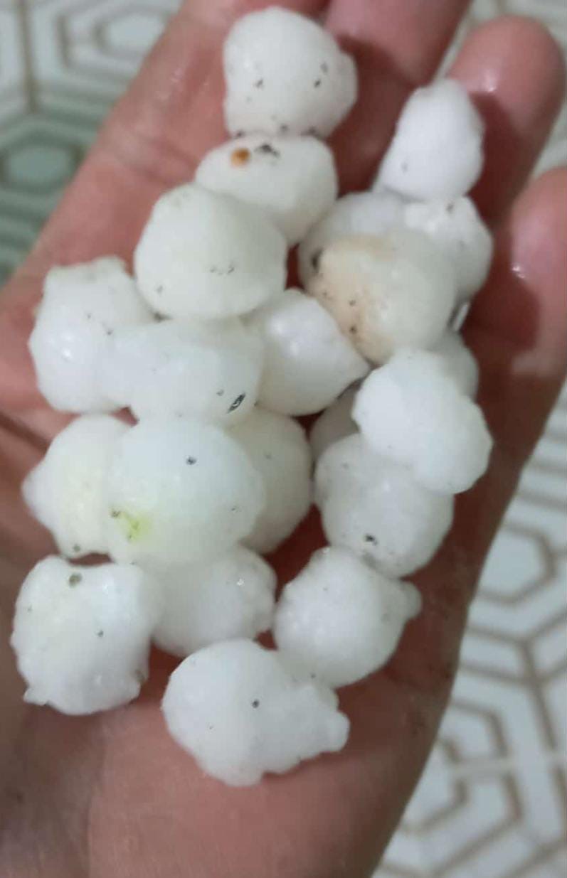 Şemdinli’de misket büyüklüğünden dolu yağdı