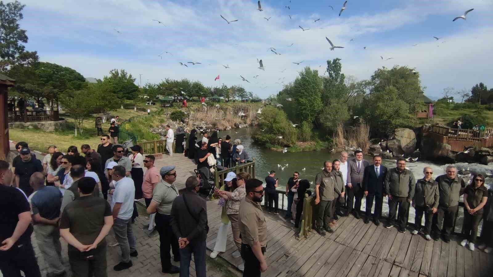 Muradiye şelalesi ile balık bendi ziyaretçilerini ağırlıyor