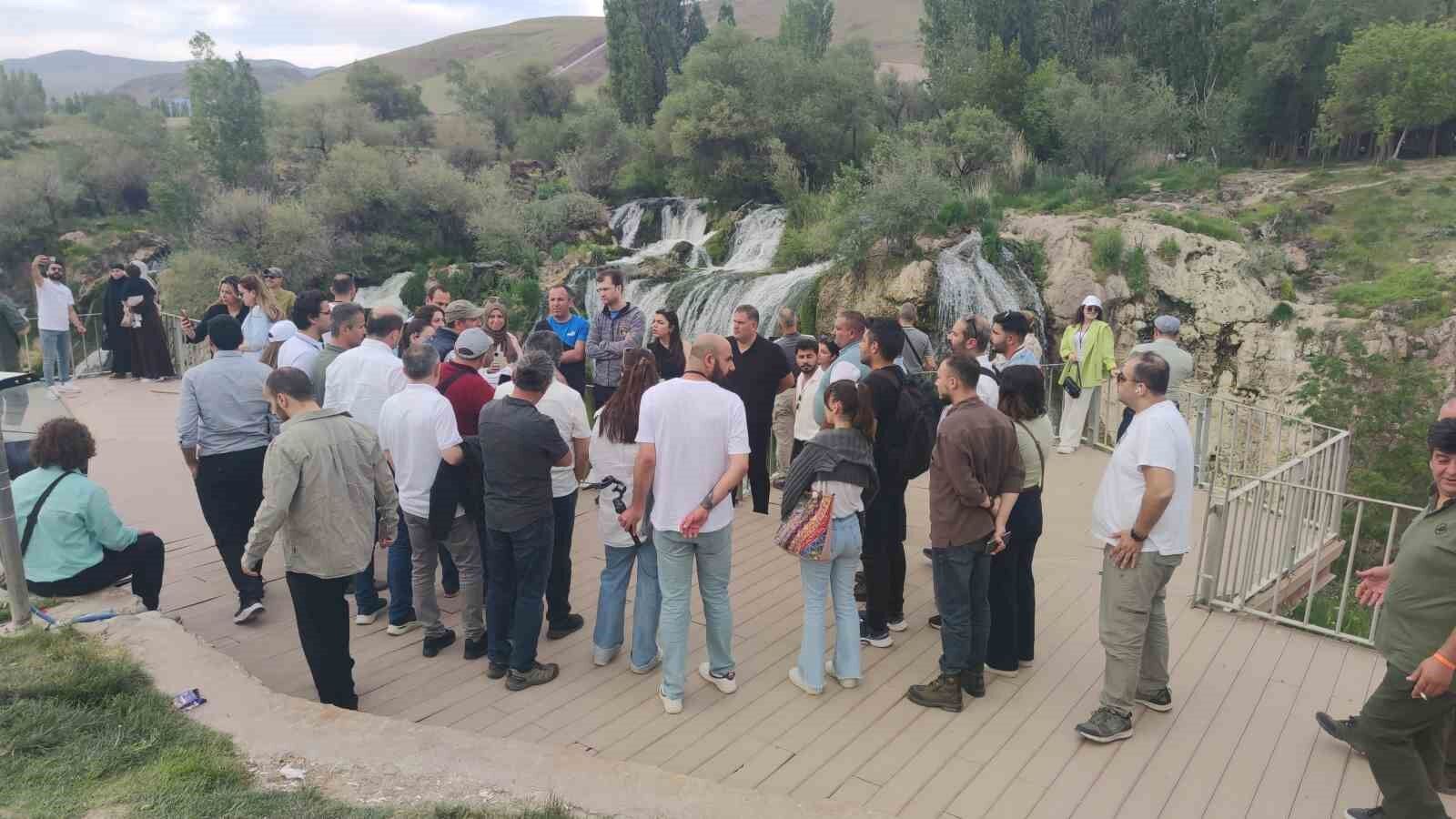 Muradiye şelalesi ile balık bendi ziyaretçilerini ağırlıyor