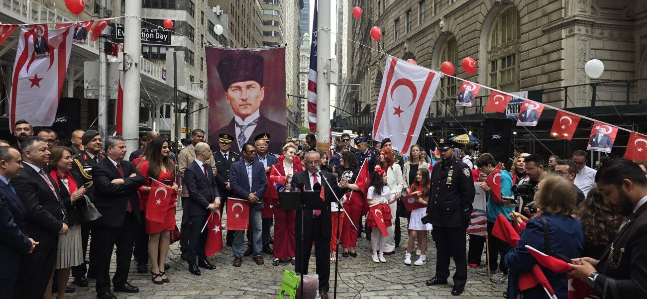 ABD’de Türk bayrağı göndere çekildi