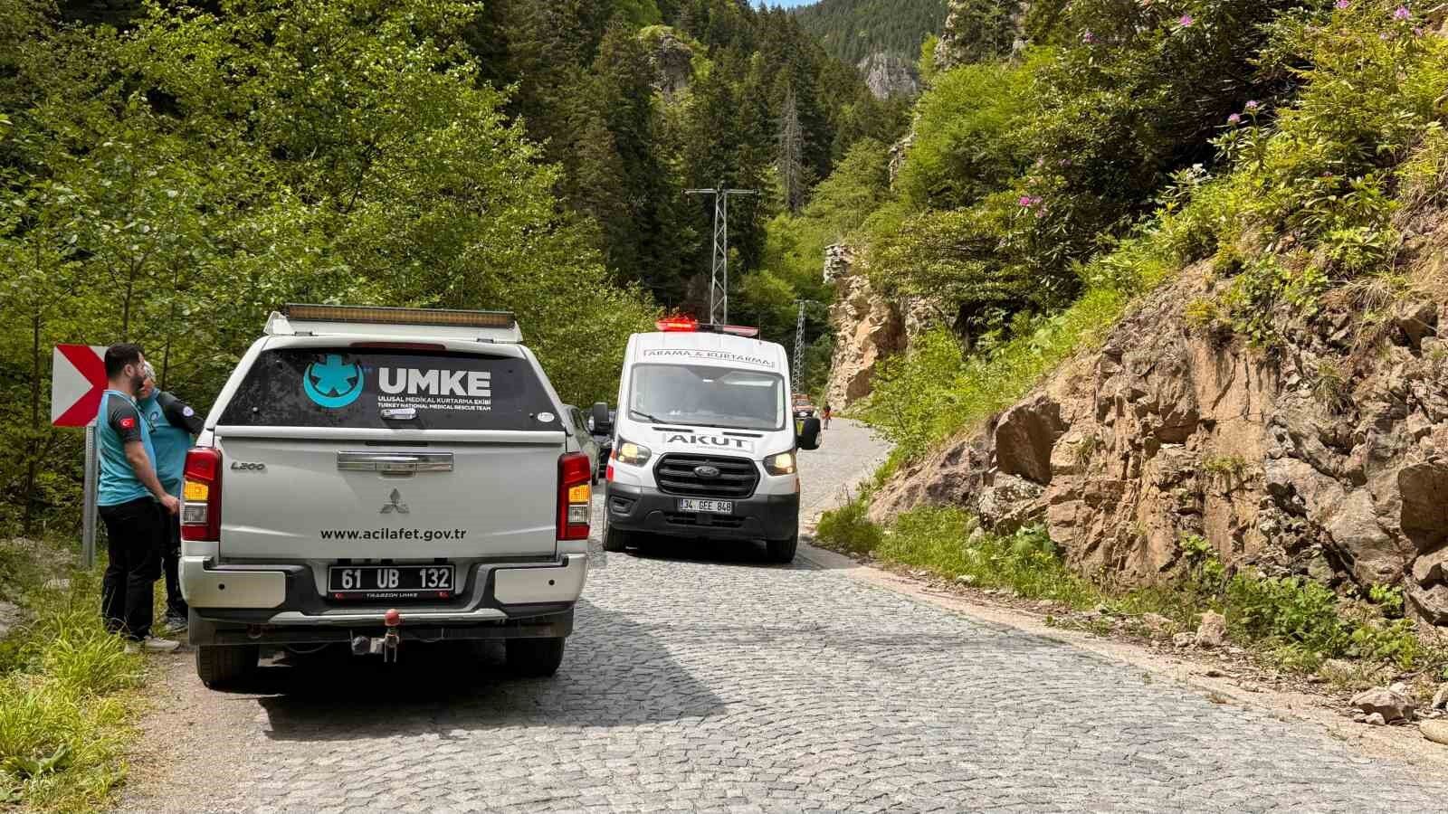 Trabzon’da su içmek isterken dereye düşen çocuk için arama çalışması başlatıldı