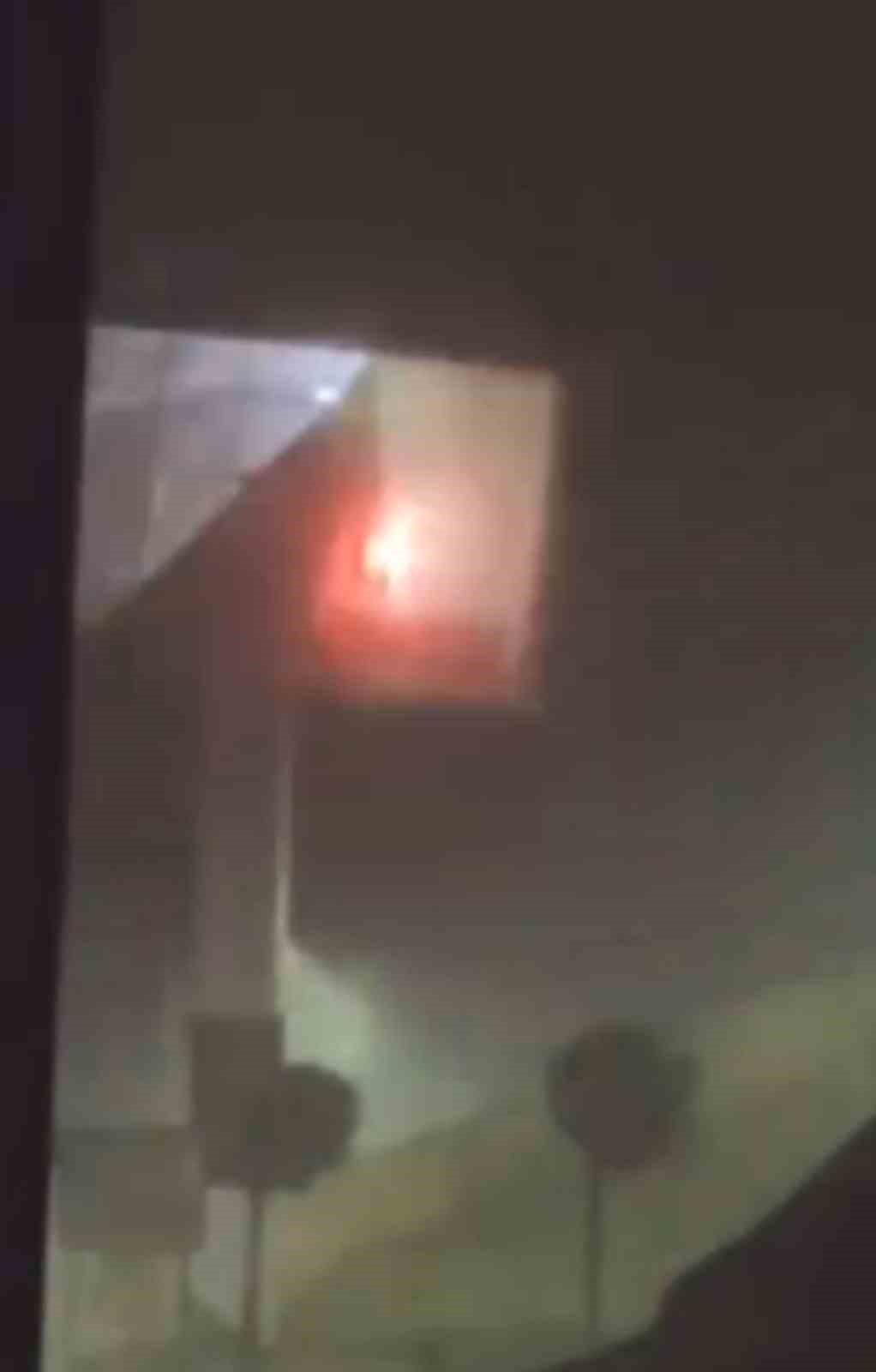 Derecik’te şiddetli fırtına önüne ne aldıysa götürdü... O anlar kamerada